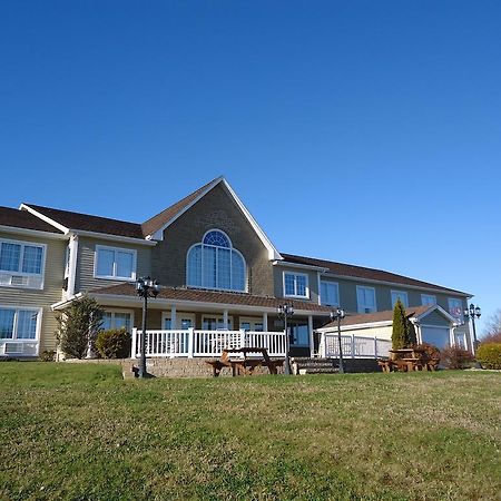 Auberge Bouctouche Inn & Suites Екстериор снимка