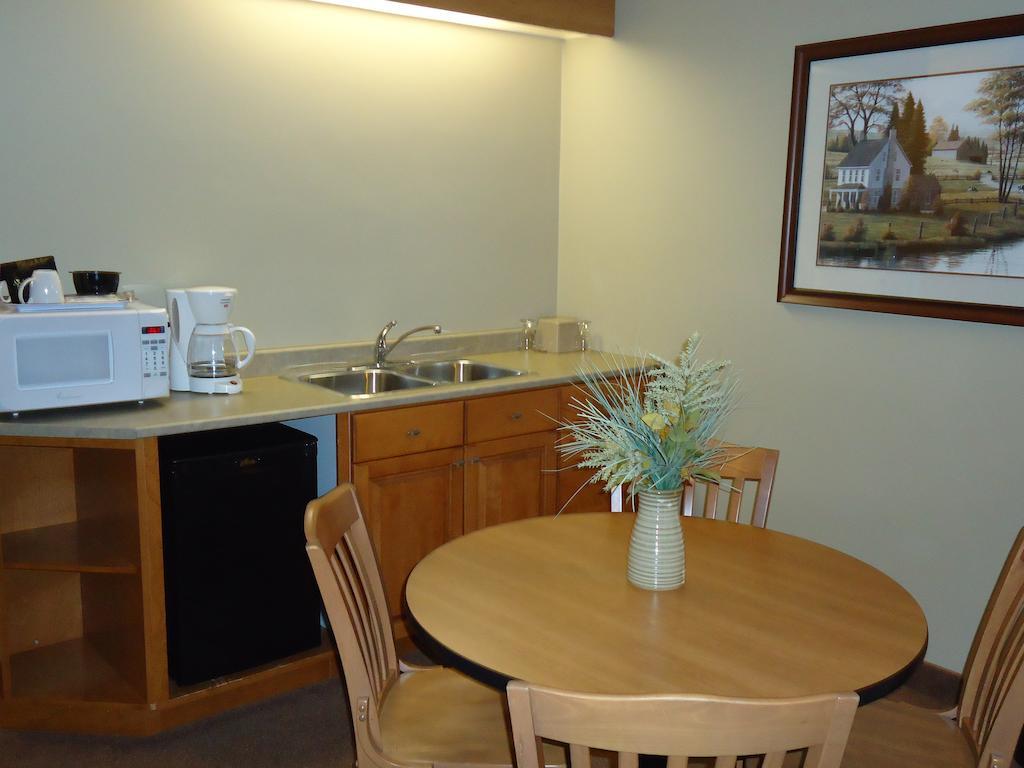 Auberge Bouctouche Inn & Suites Екстериор снимка
