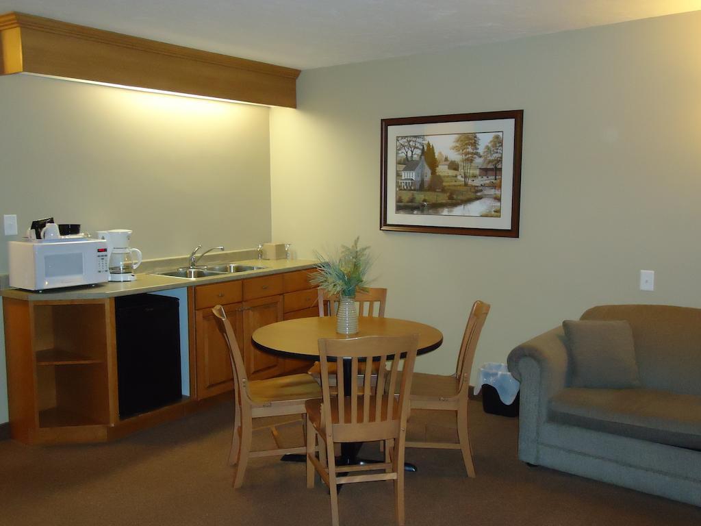 Auberge Bouctouche Inn & Suites Екстериор снимка