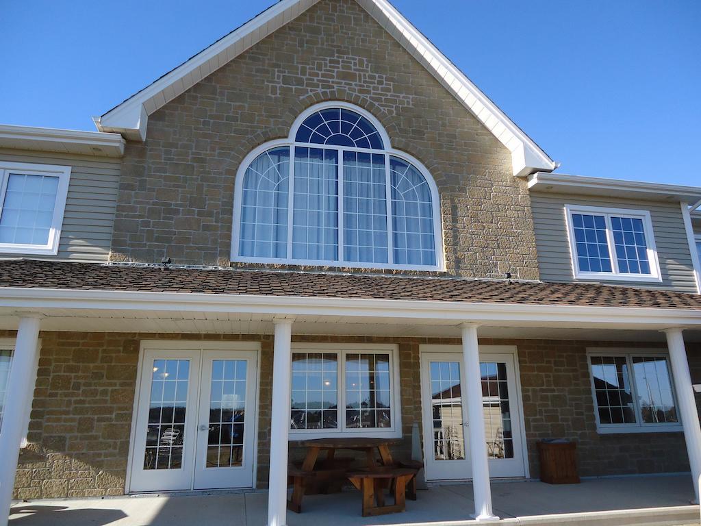 Auberge Bouctouche Inn & Suites Екстериор снимка