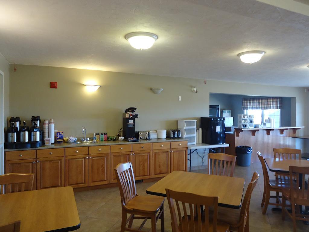 Auberge Bouctouche Inn & Suites Екстериор снимка