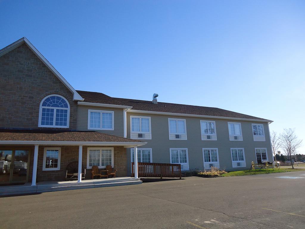Auberge Bouctouche Inn & Suites Екстериор снимка