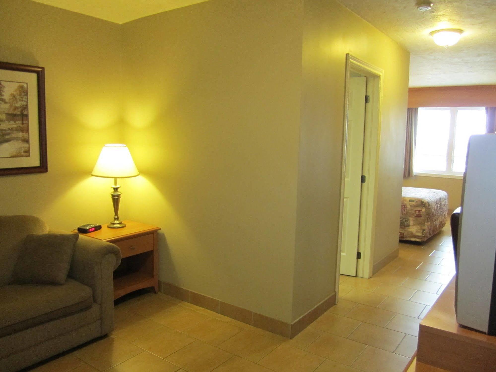 Auberge Bouctouche Inn & Suites Екстериор снимка