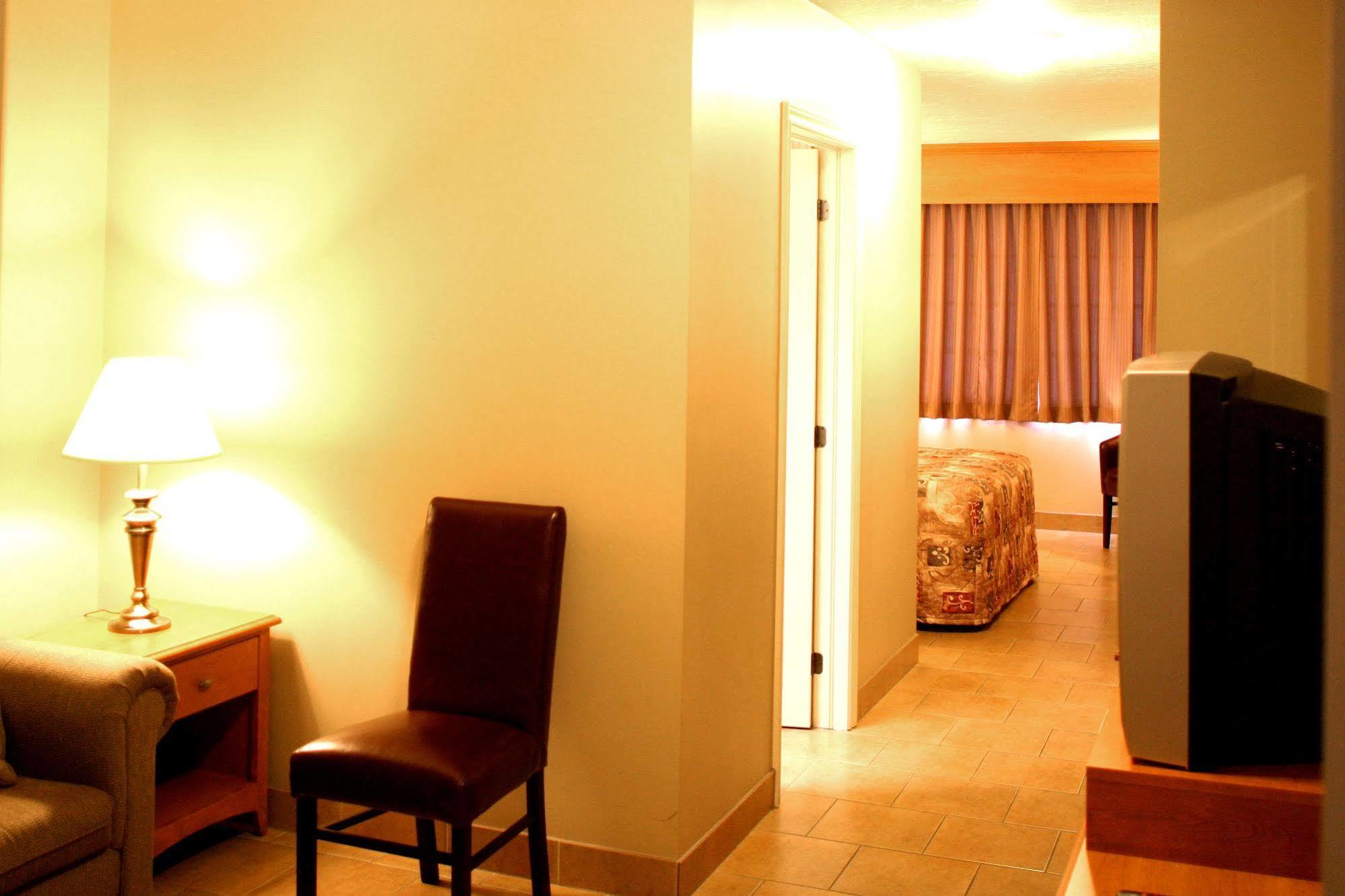 Auberge Bouctouche Inn & Suites Екстериор снимка