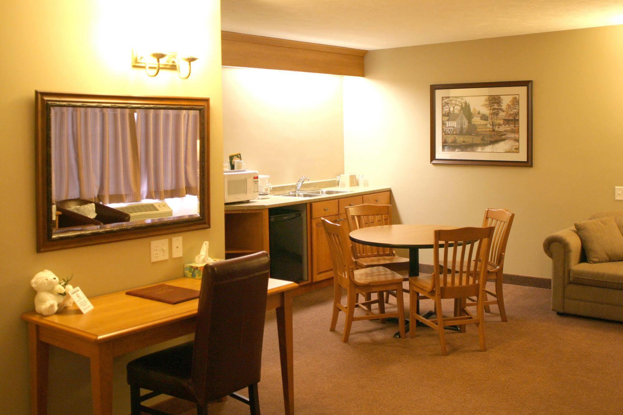 Auberge Bouctouche Inn & Suites Екстериор снимка