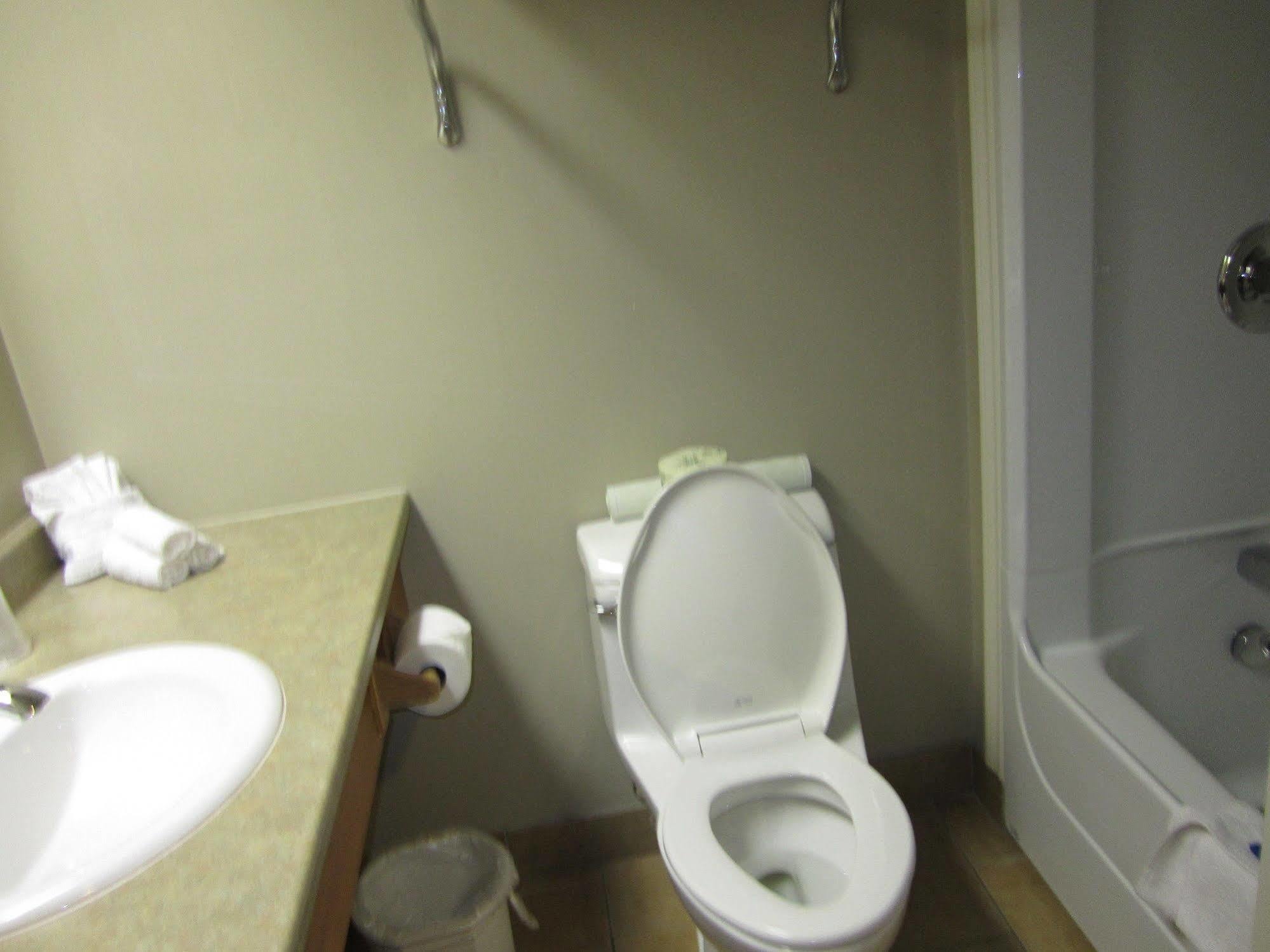 Auberge Bouctouche Inn & Suites Екстериор снимка